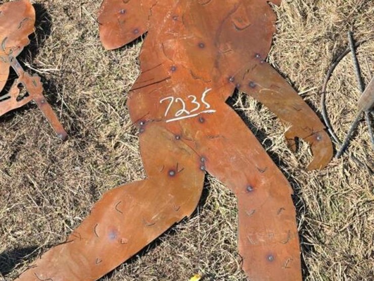 metal-bigfoot-w/-finger-image-1