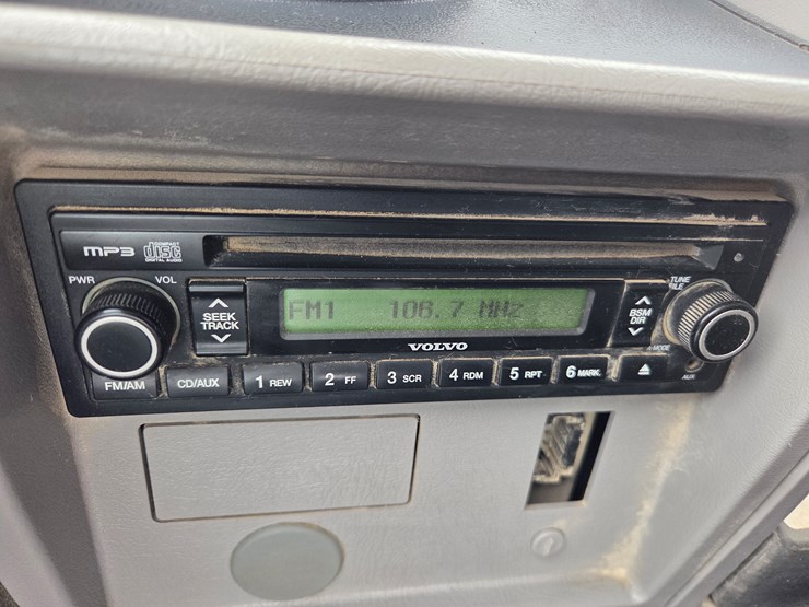 2010-volvo-ew180c-image-65