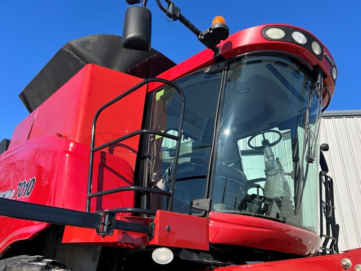 2007-case-ih-7010-image-8