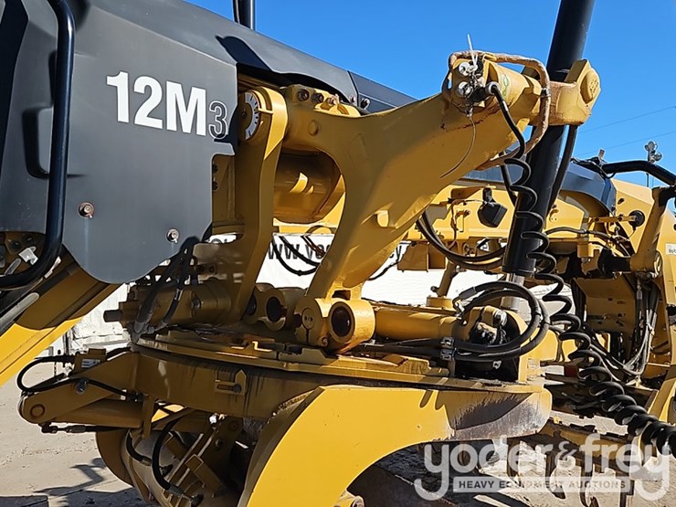 2019-caterpillar-12m3-image-11