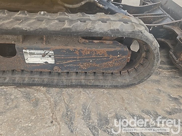 2018-deere-17g-image-12