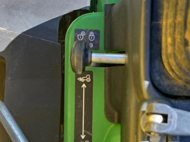 2016-john-deere-1025r-image-15