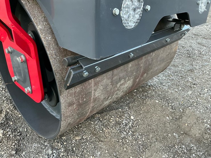 #1253-•-unused-future-ft1000-ride-on-road-roller-image-14