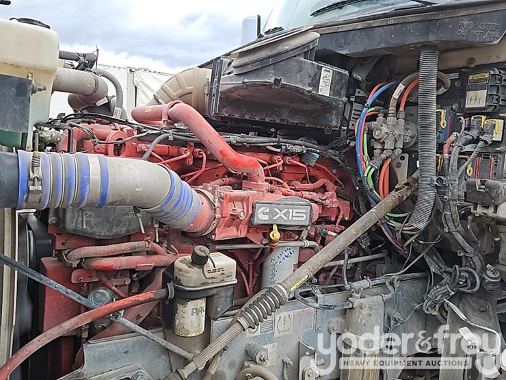 2021-peterbilt-567-image-21