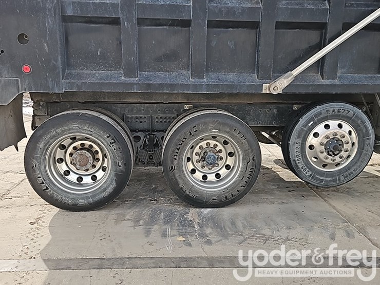 2021-peterbilt-567-image-8