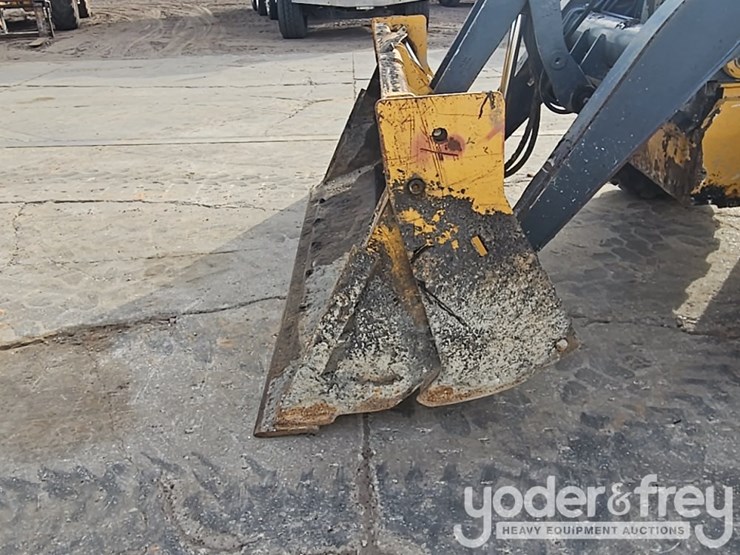 2017-deere-310sl-image-10