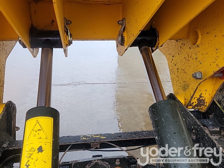 2017-jcb-9tft-image-25