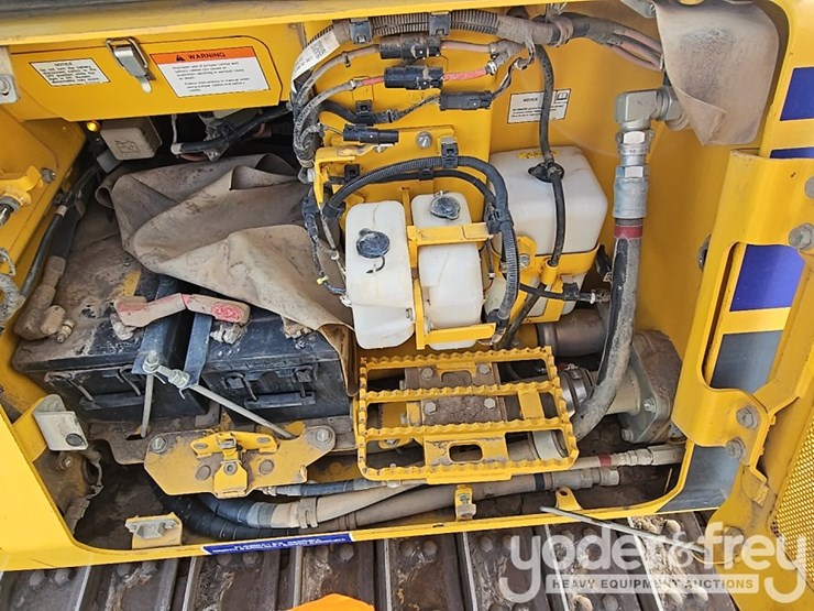 2023-komatsu-d61px-24-image-37