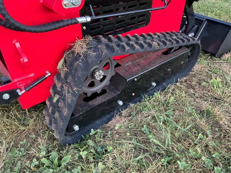 #1018-•-unused-future-ft360t-skid-steer-loader*-image-17