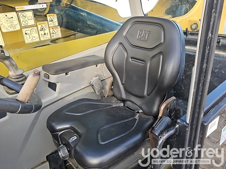 2017-caterpillar-tl642d-image-25