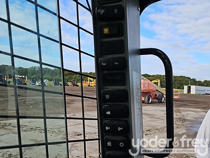 2021-case-tv450b-image-26