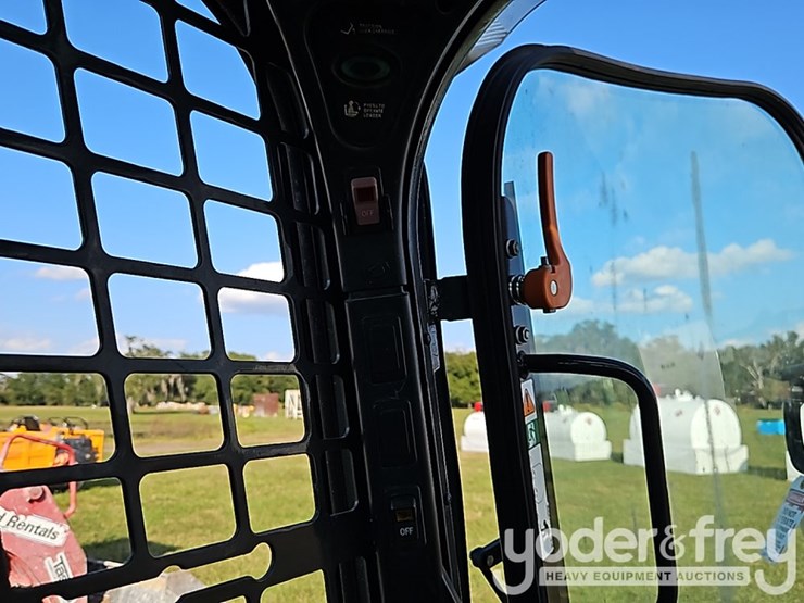 2019-bobcat-t595-image-25