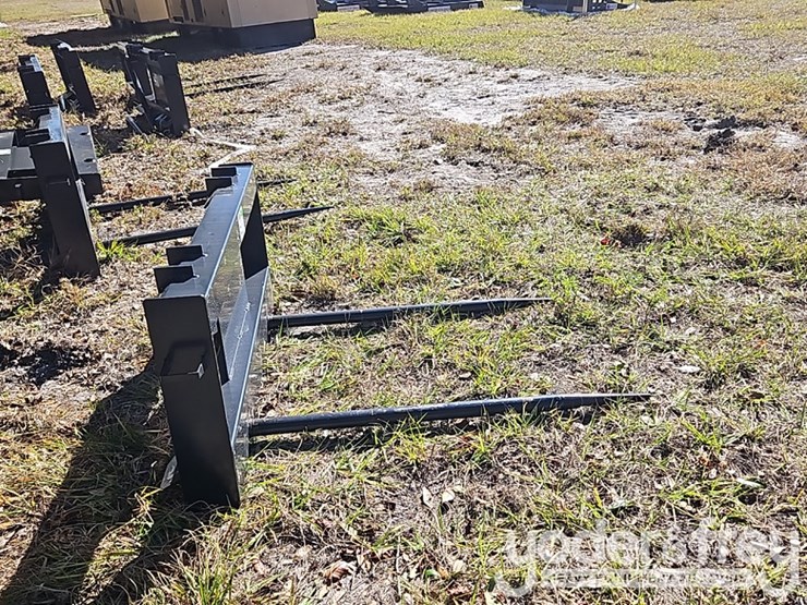 unused-jct-bale-spear-to-suit-skidsteer-image-3