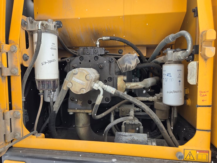 2010-volvo-ew180c-image-38