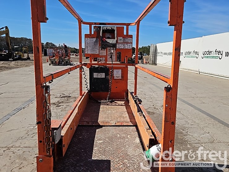 2016-jlg-1930es-image-13