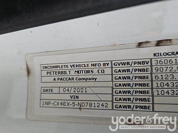 2021-peterbilt-567-image-41