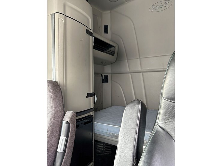 2021-peterbilt-579-image-5