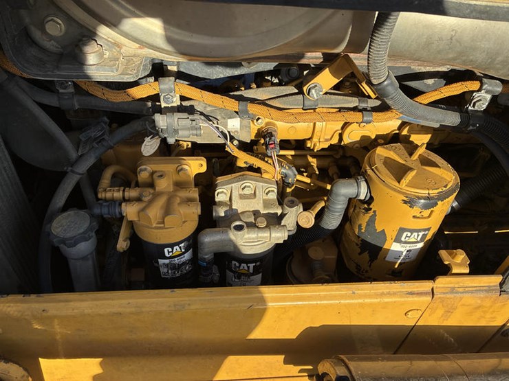 2016-caterpillar-d6n-lgp-image-60