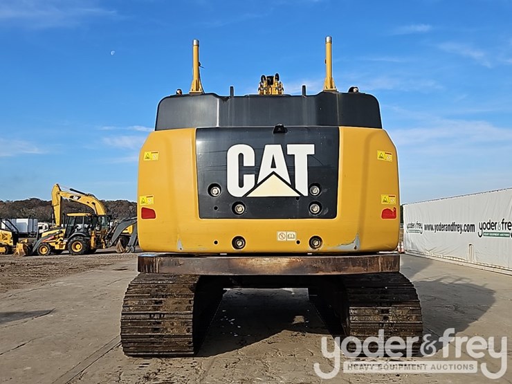 2019-caterpillar-352fl-image-33