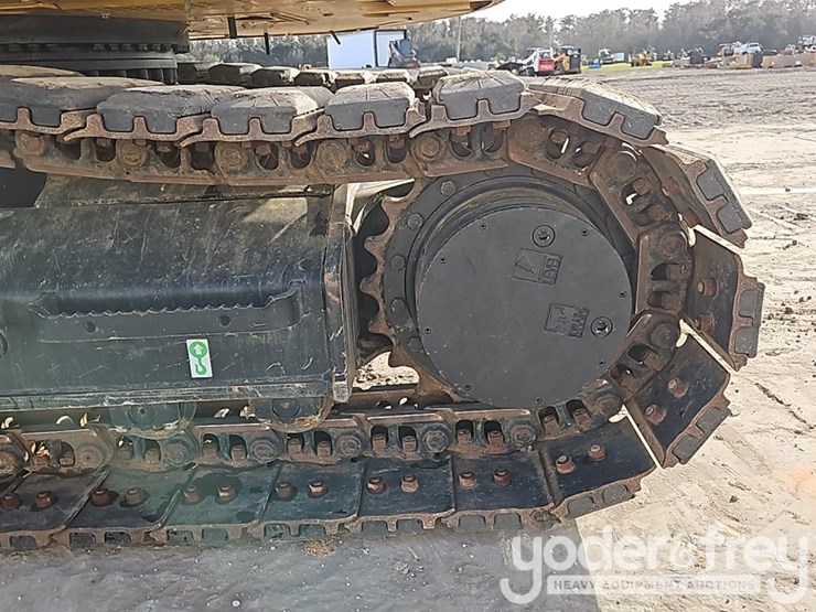 2021-caterpillar-325-image-25