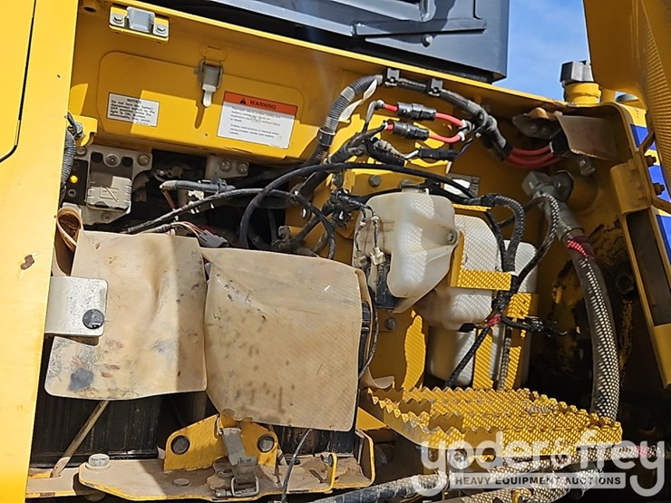 2022-komatsu-d61px-24-image-26