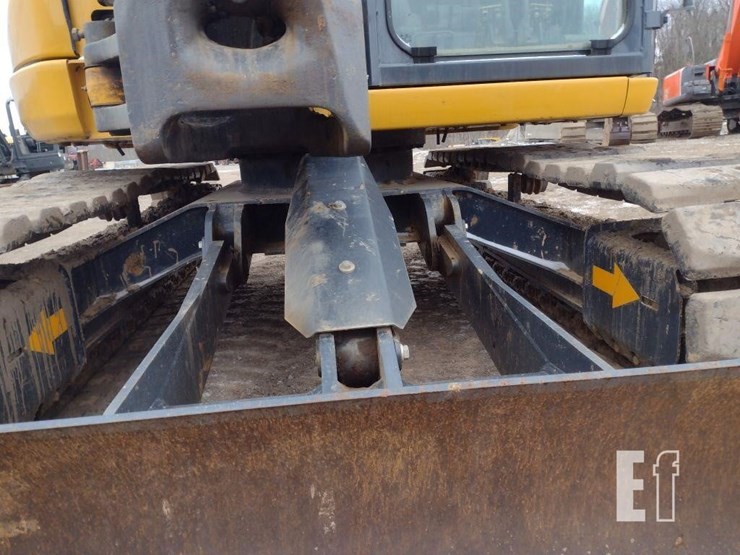 2021-deere-85g-image-21