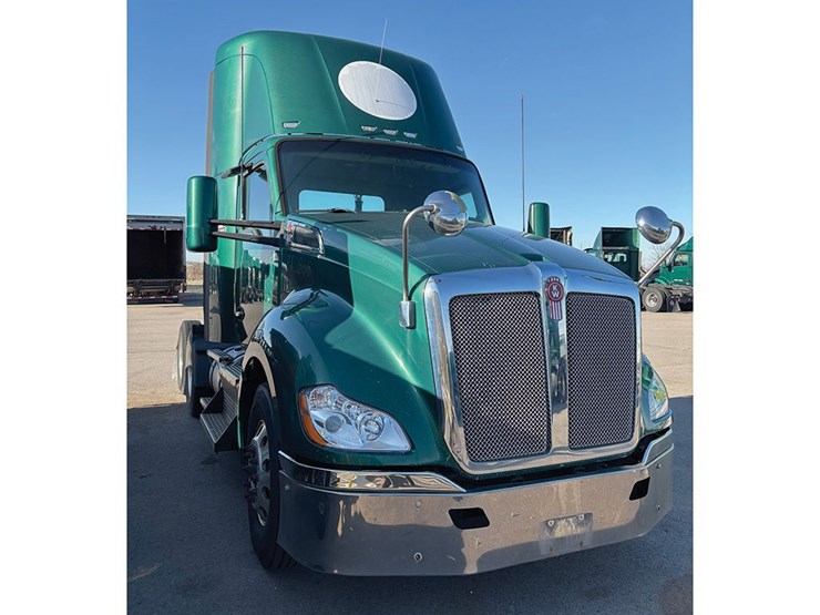 2016-kenworth-t680-image-2