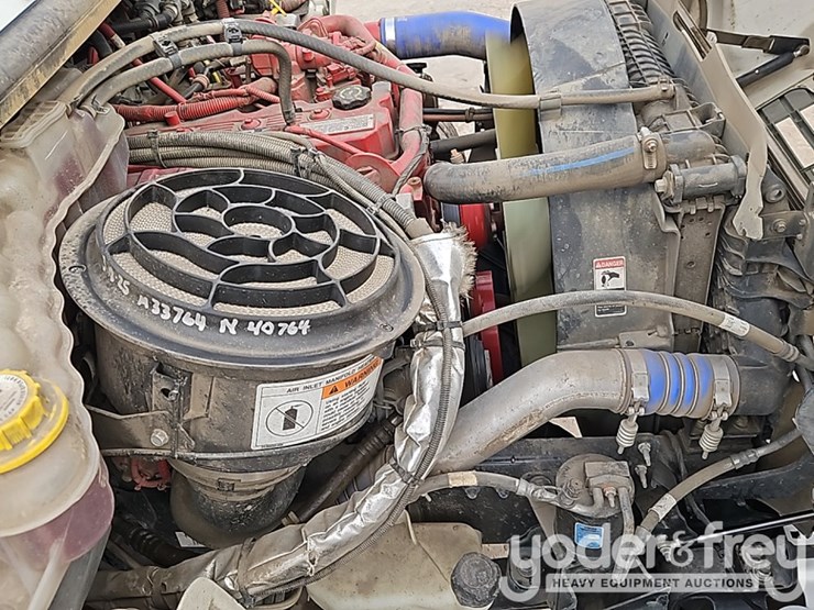 2022-freightliner-m2-106-image-25