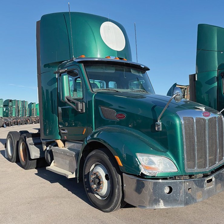 2015 PETERBILT 579