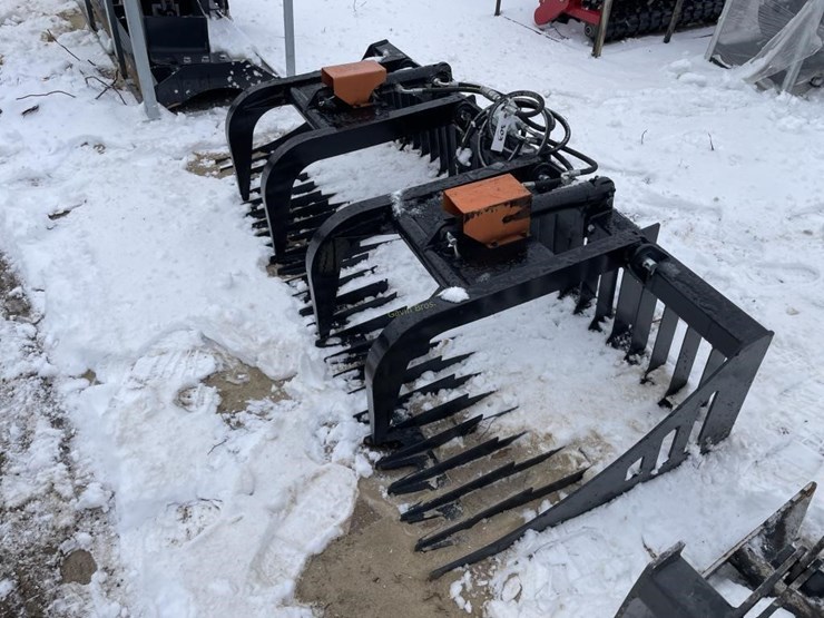 84"-universal-attach-grapple-bucket-image-2