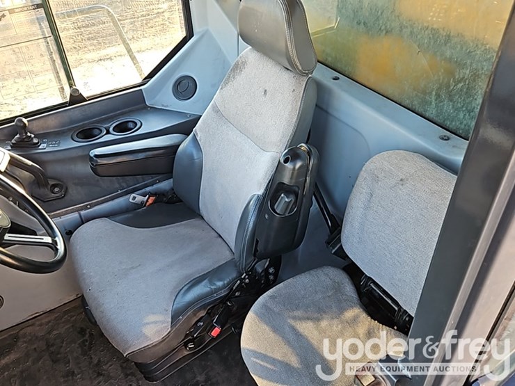 2019-deere-310e-image-27