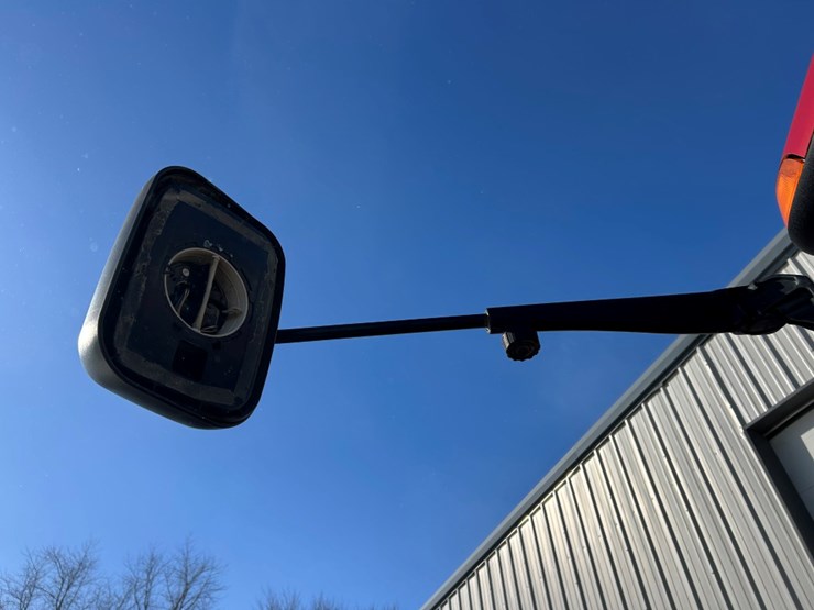 2009-case-ih-magnum-335-image-23