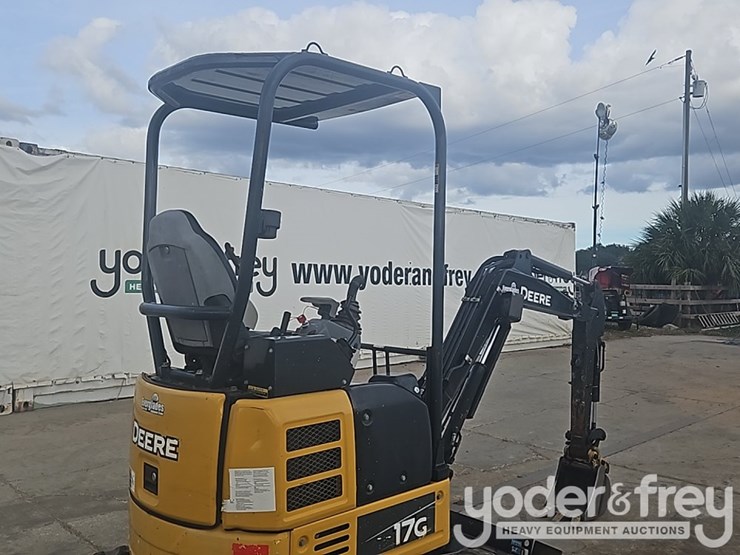 2018-deere-17g-image-15