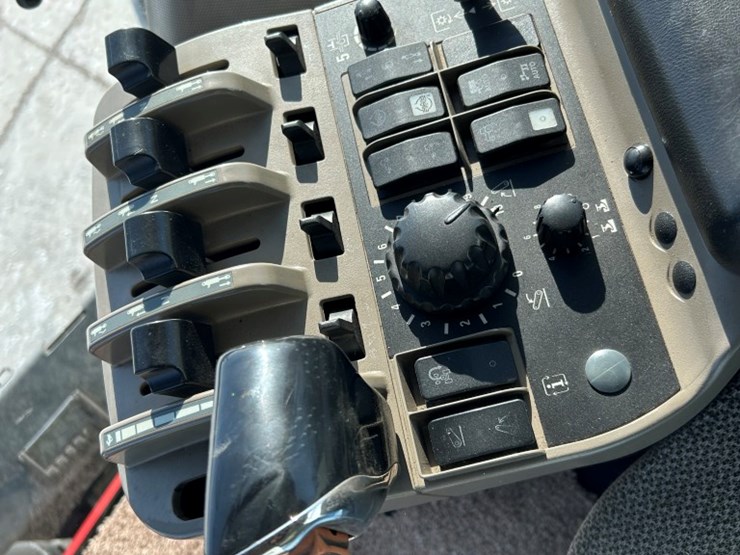 2009-case-ih-magnum-335-image-36