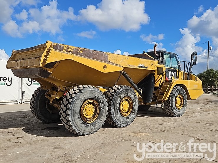 2016-caterpillar-725c2-image-5