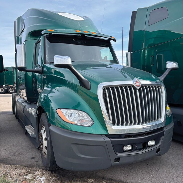 2021 INTERNATIONAL LT