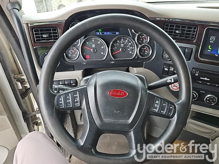 2021-peterbilt-567-image-36