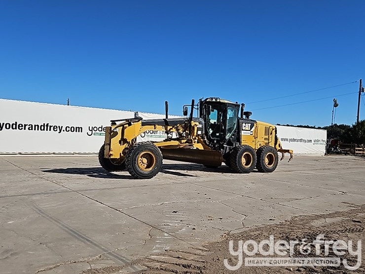 2013-caterpillar-140m2-image-2