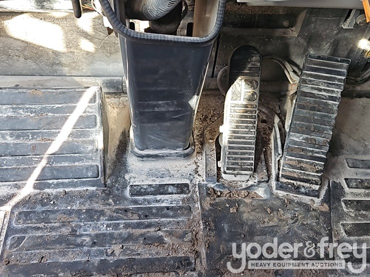 2015-komatsu-hm400-image-36