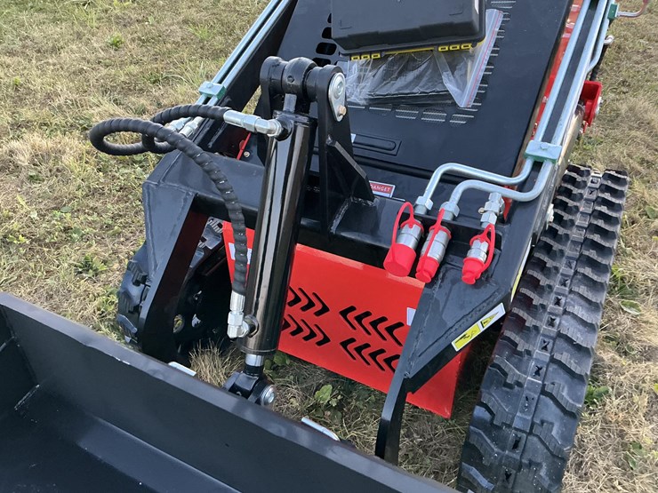 #1010-•-unused,-future,-skid-steer-loader-ft380r-image-9