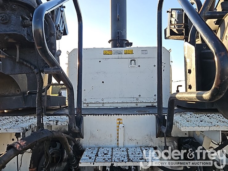 2015-caterpillar-ap-655d-image-28
