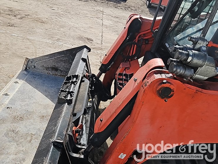 2018-kubota-svl75-image-15