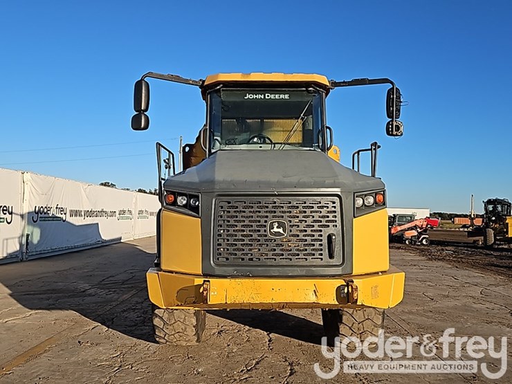 2019-deere-310e-image-12