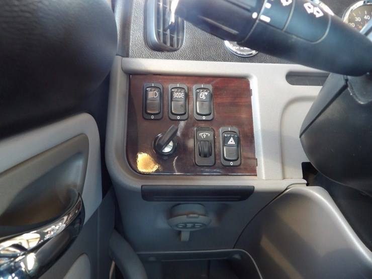 2022-peterbilt-389-image-43