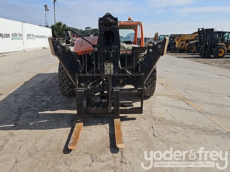 2016-jlg-1055-image-14