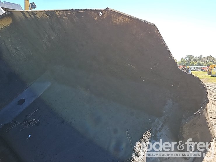 2012-caterpillar-ap-1055e-image-15