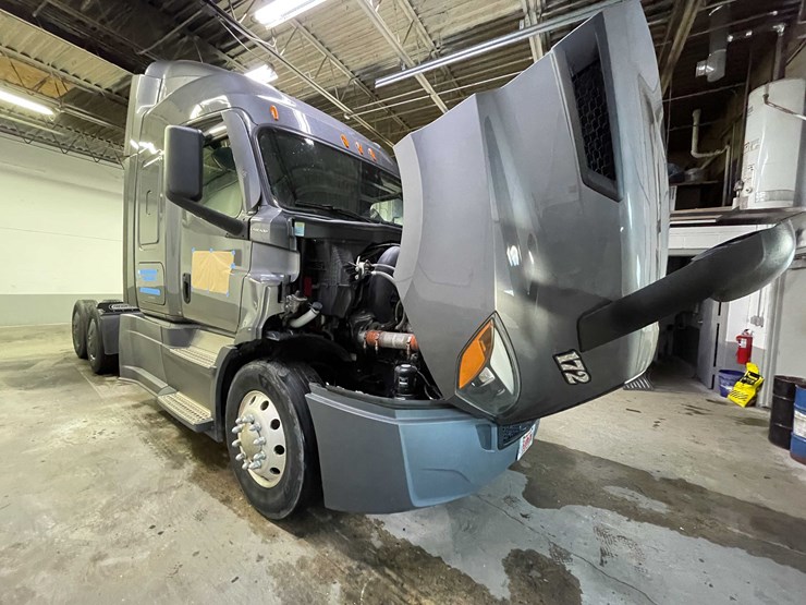 #6225-•-2021-freightliner-cascadia-semi-truck-(title-in-delay)-image-92