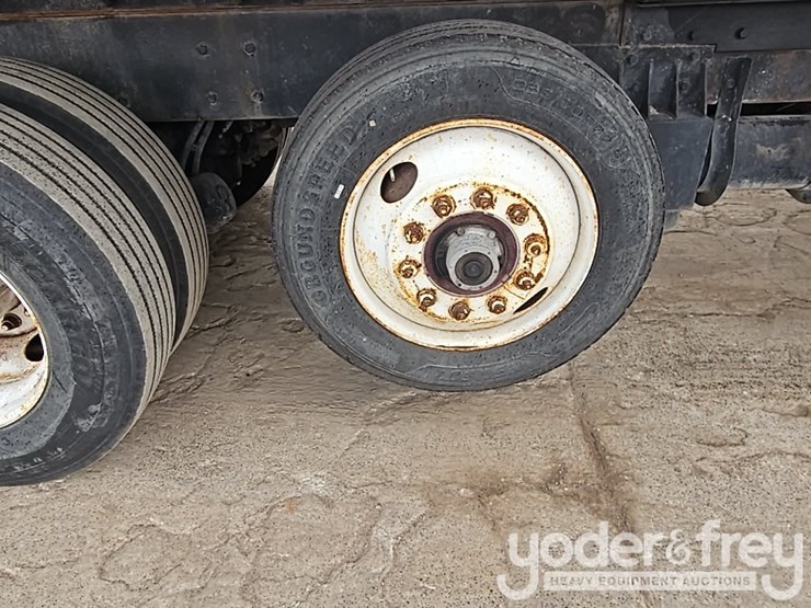 2009-kenworth-w900-image-17