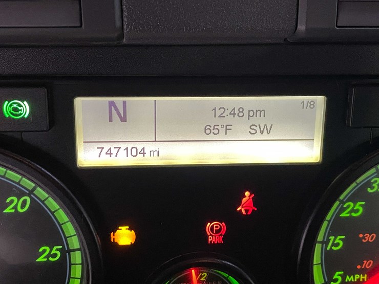 #6227-•-2018-freightliner-cascadia-day-cab-semi-truck-(title-in-delay)-image-86