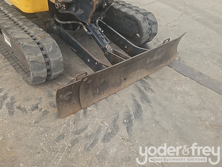 2018-deere-17g-image-10